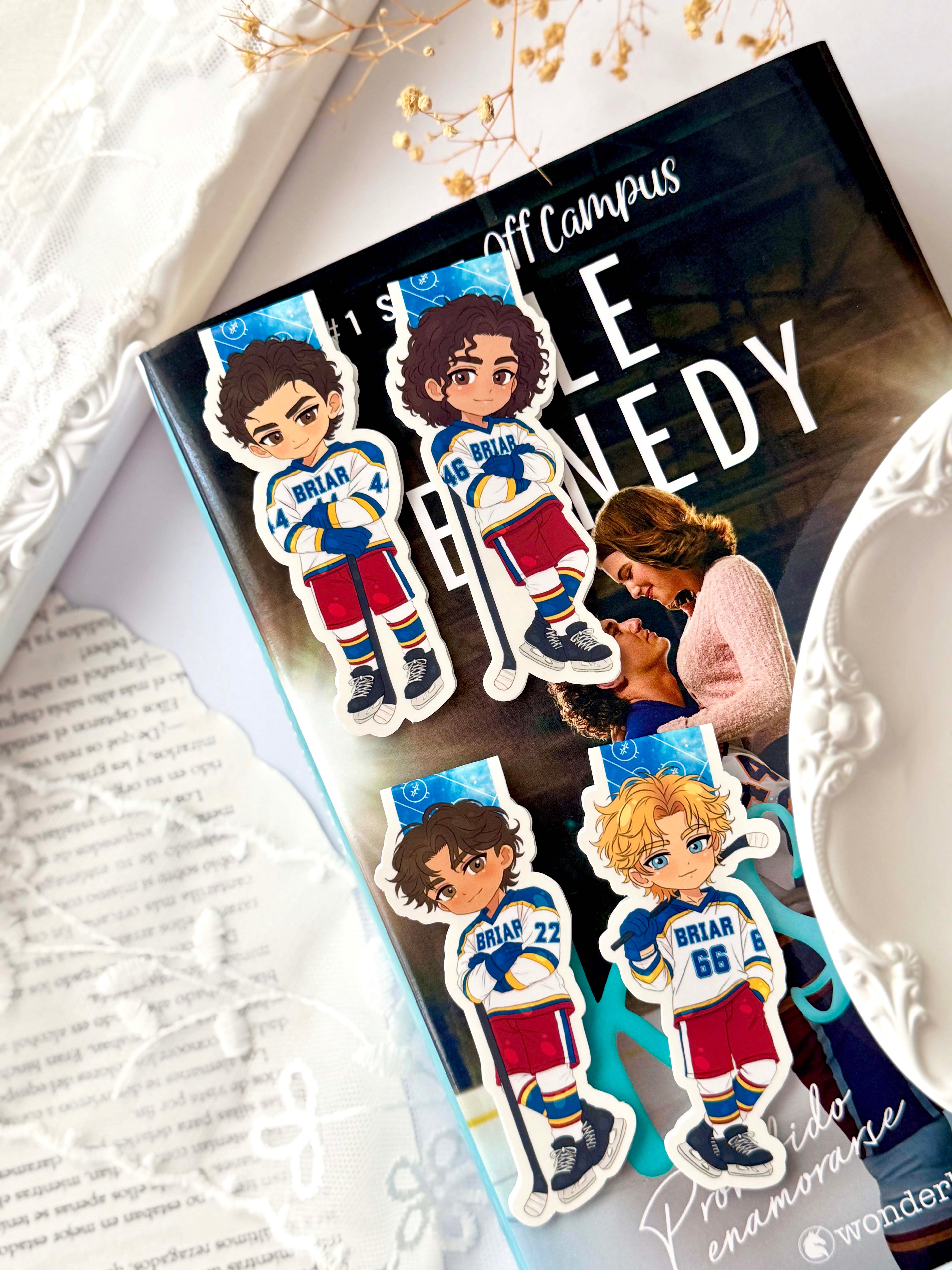 Marcapáginas Literarios Chibis,Off Campus.